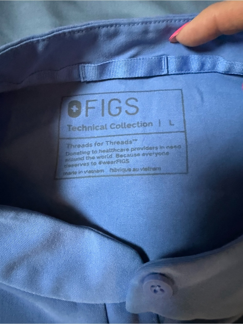 Figs Women's Short-Sleeve Medical Top in Periwinkle Blue - Picture 3 of 4